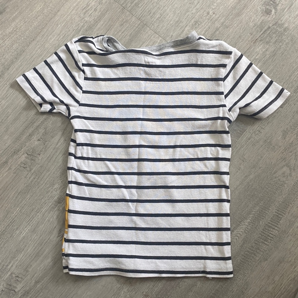 Carters cotton tractor pajama shirt size 5T - Picture 4 of 5